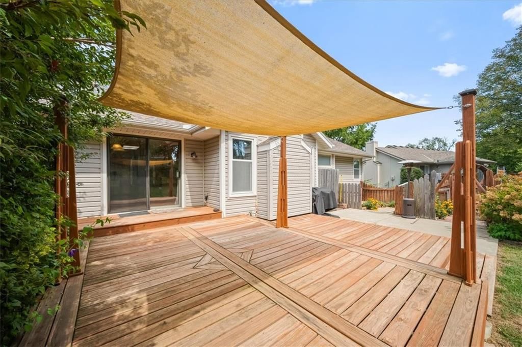Photo 31 of 37 - 1206 SW Eastman Court, Blue Springs, MO 64015