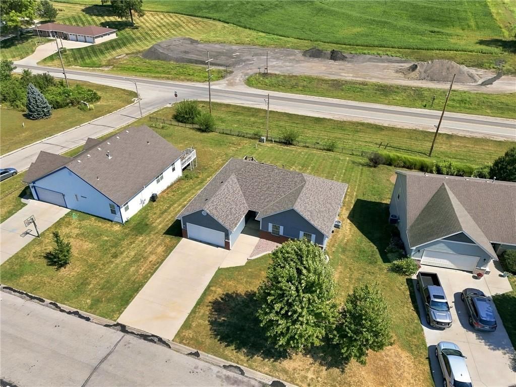 1706 Bluebird Court — photo 43