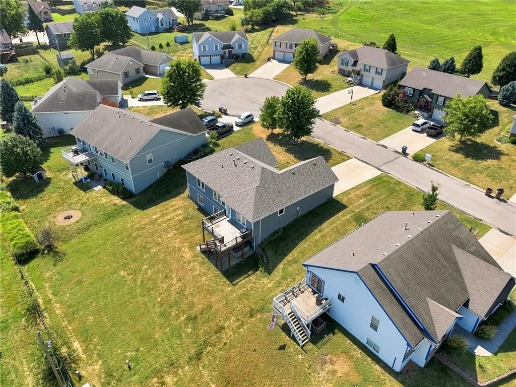 1706 Bluebird Court — photo 44