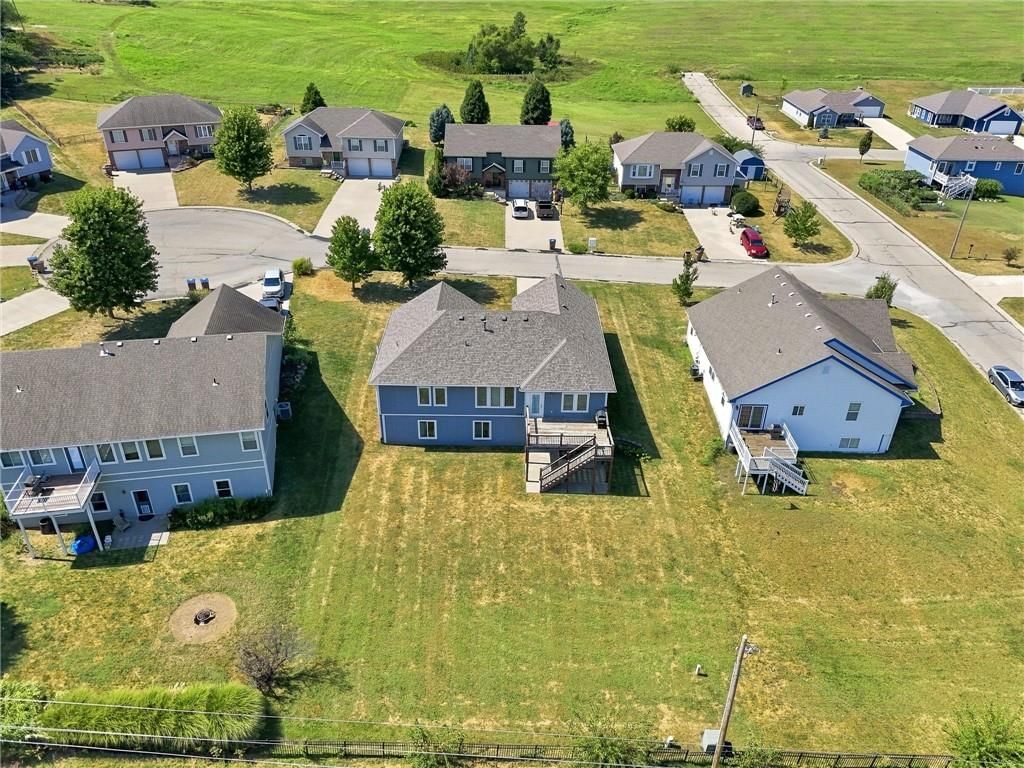 1706 Bluebird Court — photo 45
