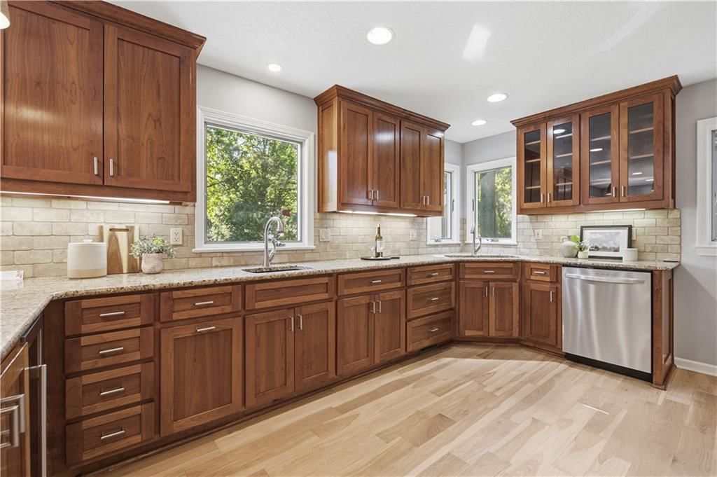 Photo 11 of 59 - 13203 W 76th Street, Lenexa, KS 66216