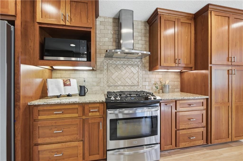 Photo 13 of 59 - 13203 W 76th Street, Lenexa, KS 66216