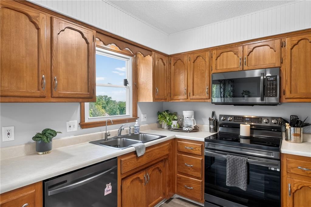 306 Lakeland Drive — photo 9