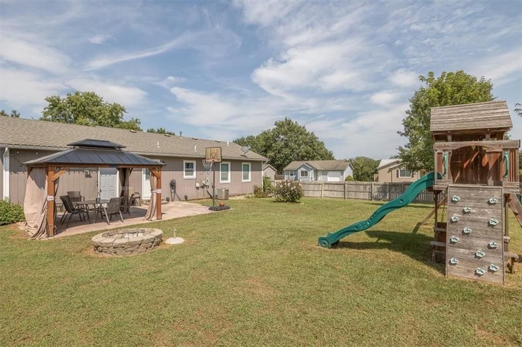 1635 Savage Street — photo 14