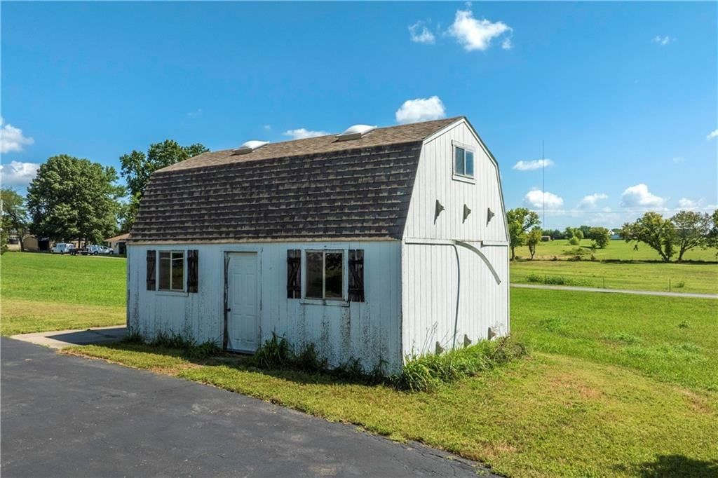 16670 Leavenworth Road — photo 40