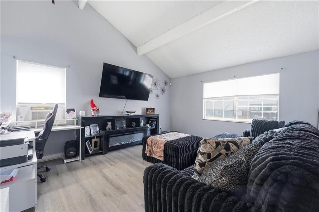 Photo 10 of 23 - 4031 Hedges Avenue, Kansas City, MO 64133