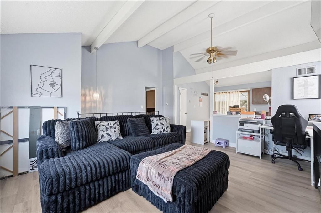 Photo 11 of 23 - 4031 Hedges Avenue, Kansas City, MO 64133
