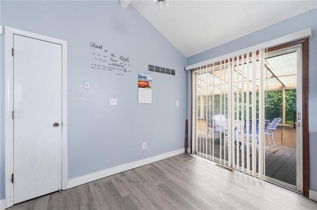 Photo 14 of 23 - 4031 Hedges Avenue, Kansas City, MO 64133