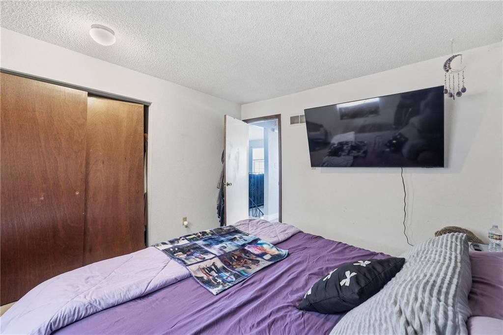 Photo 16 of 23 - 4031 Hedges Avenue, Kansas City, MO 64133