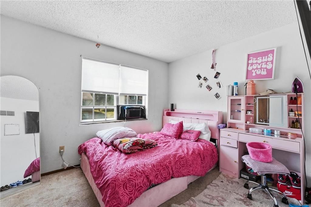 Photo 18 of 23 - 4031 Hedges Avenue, Kansas City, MO 64133