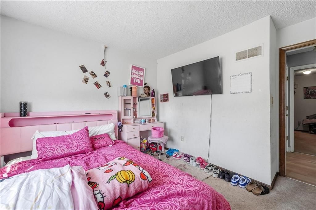 Photo 19 of 23 - 4031 Hedges Avenue, Kansas City, MO 64133