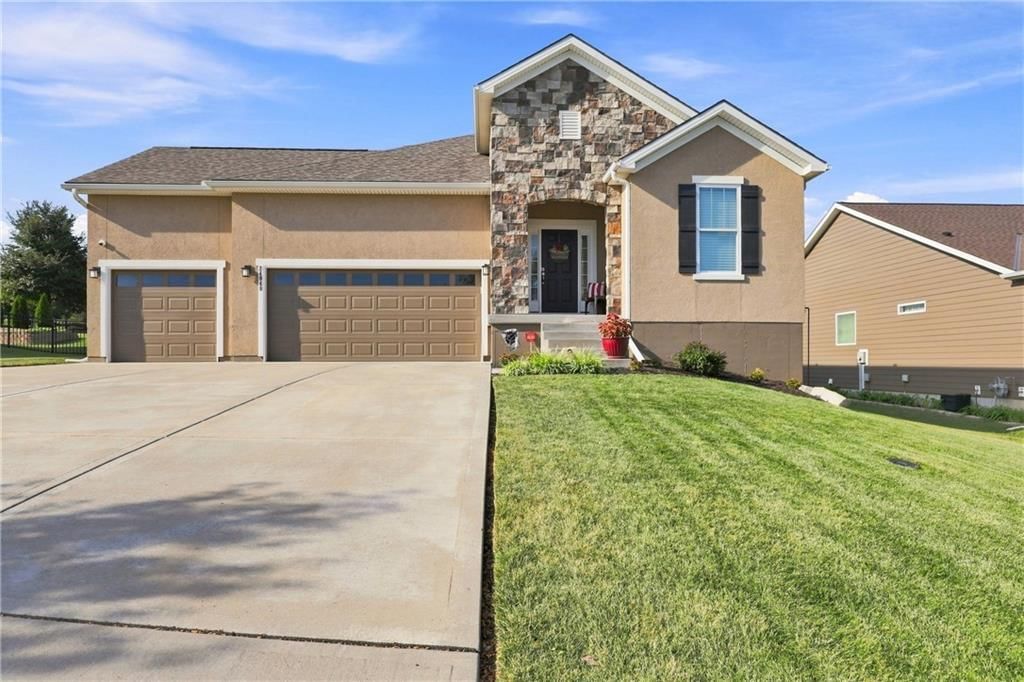 24940 W 143 Terrace, Olathe, KS: listing photo 2