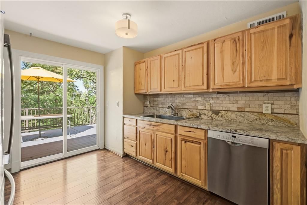 2134 Bristow Street — photo 8