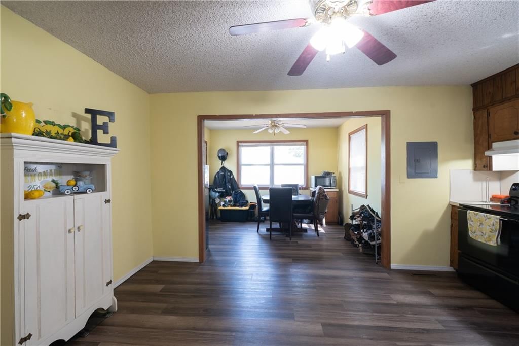 812 W Locust Street — photo 6