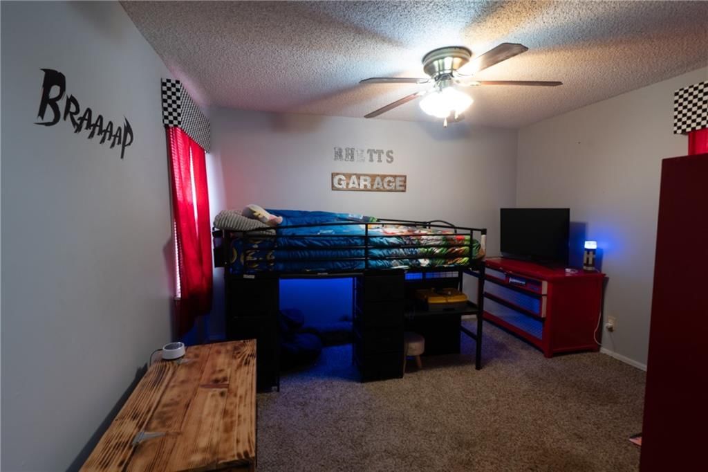 812 W Locust Street — photo 16