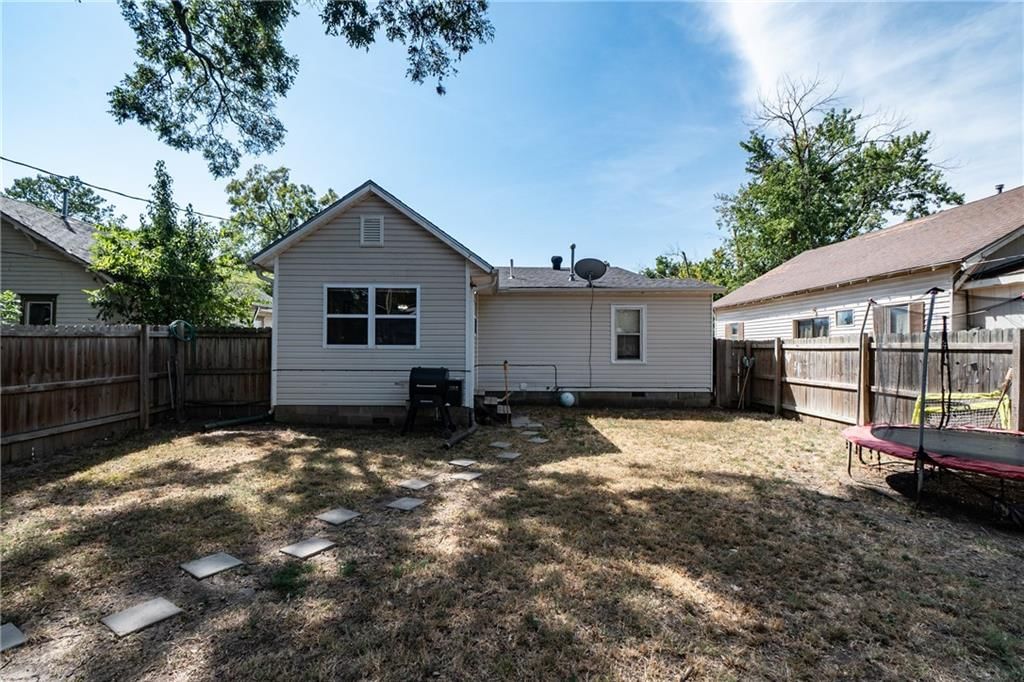 812 W Locust Street — photo 23