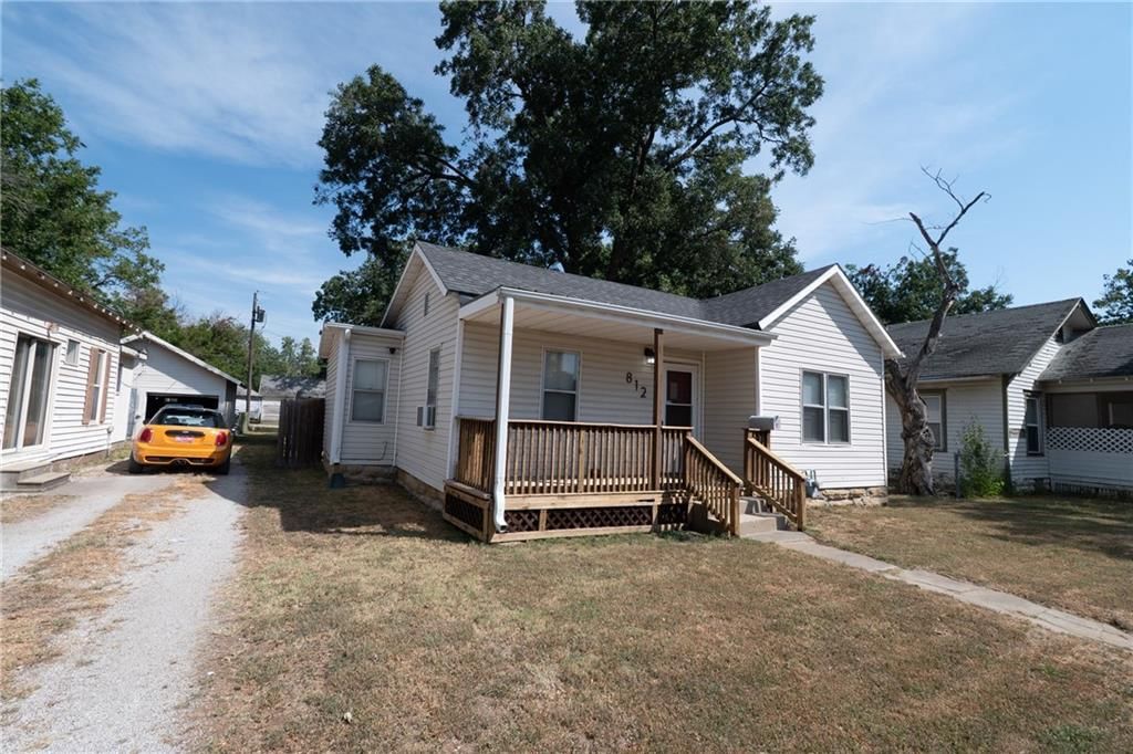 812 W Locust Street — photo 24