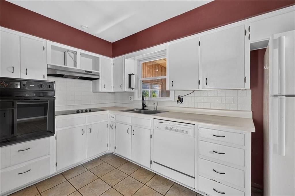 Photo 12 of 39 - 8810 W 72nd Terrace, Merriam, KS 66204