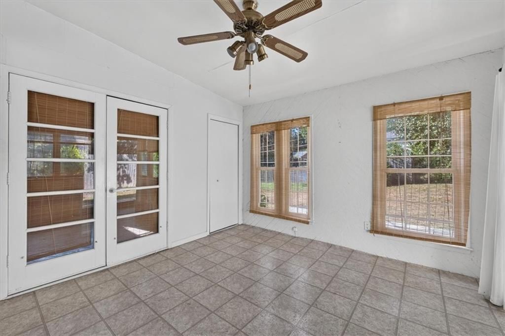 Photo 17 of 39 - 8810 W 72nd Terrace, Merriam, KS 66204