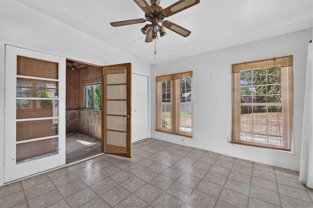 Photo 18 of 39 - 8810 W 72nd Terrace, Merriam, KS 66204