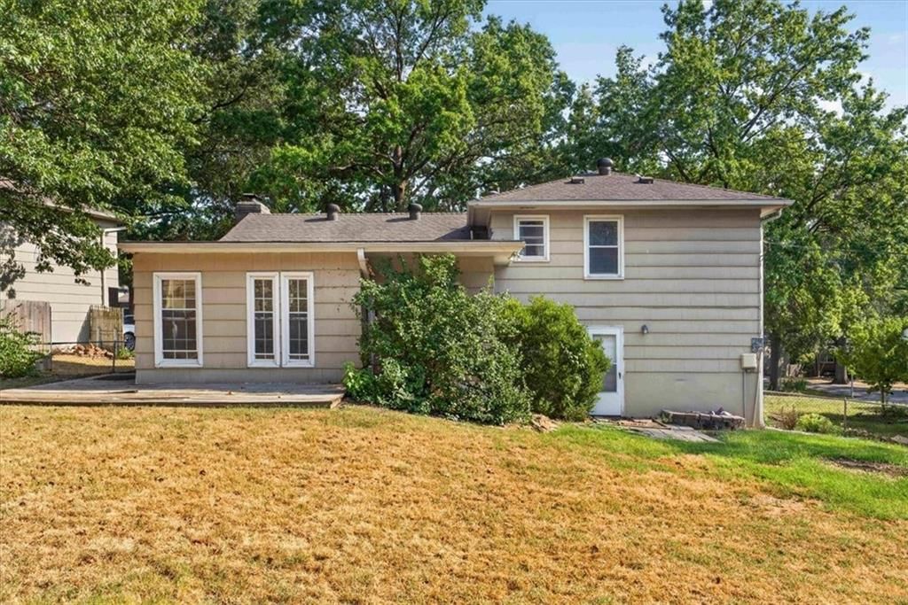 Photo 38 of 39 - 8810 W 72nd Terrace, Merriam, KS 66204