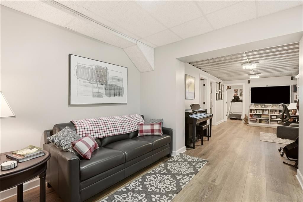 1210 Metfield Lane — photo 45