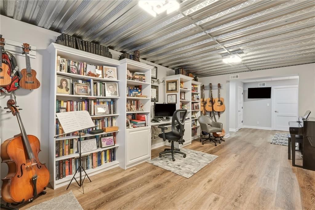1210 Metfield Lane — photo 46