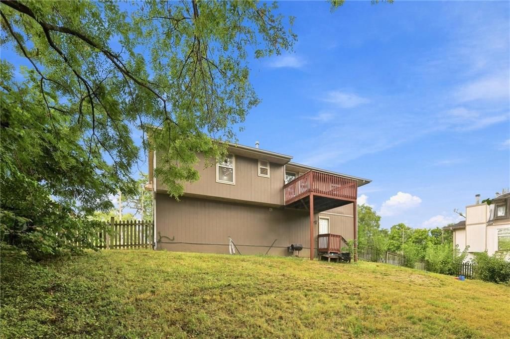 Fenced yard at 5409 N Poe Avenue, Kansas City, MO 64119