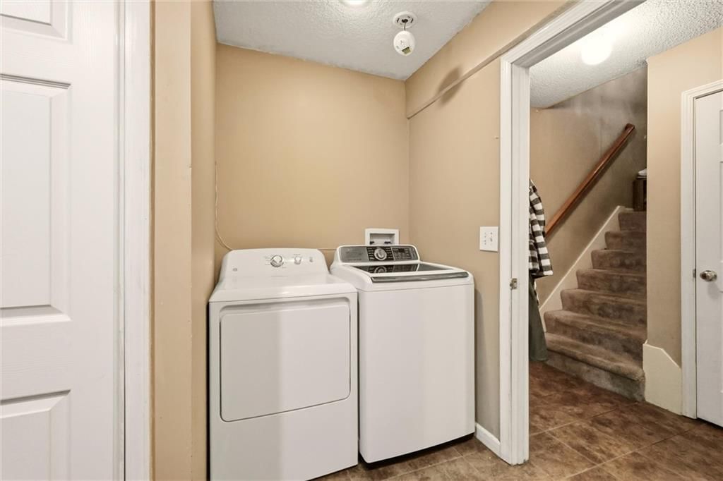 Photo 8 of 36 - 5409 N Poe Avenue, Kansas City, MO 64119