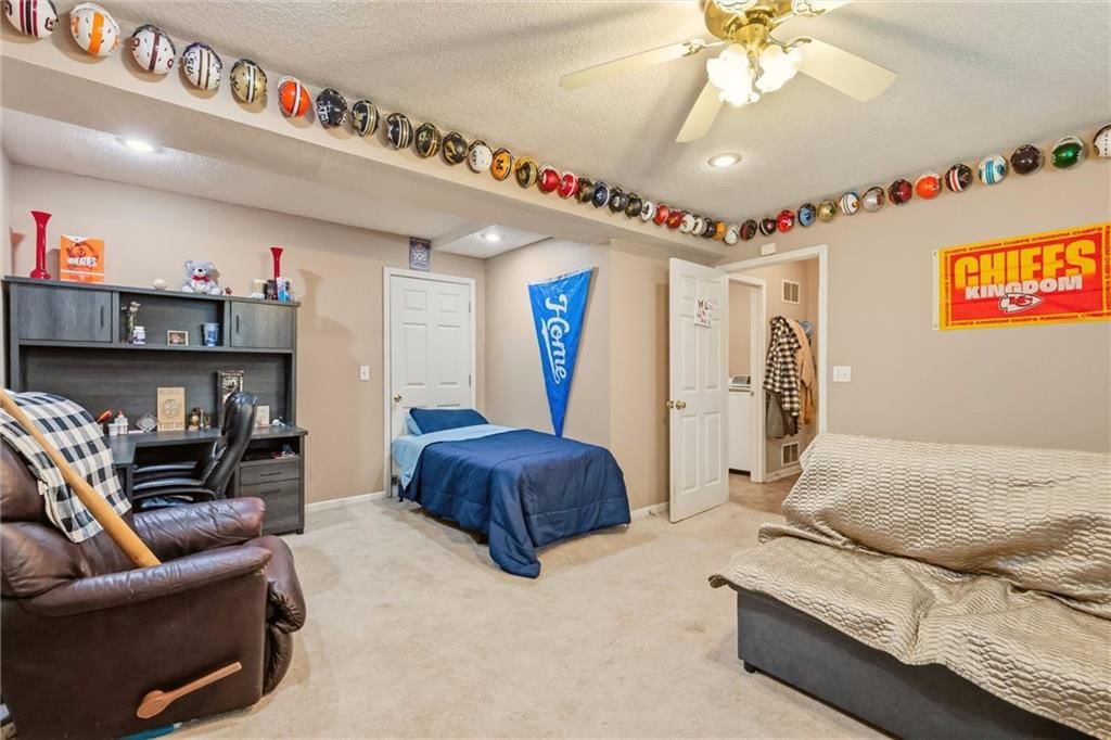 Photo 11 of 36, 5409 N Poe Avenue, Kansas City, MO 64119