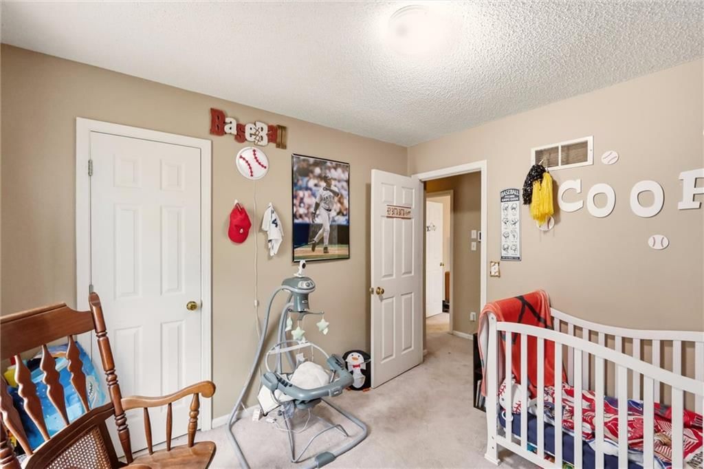 Photo 14 of 36 - 5409 N Poe Avenue, Kansas City, MO 64119