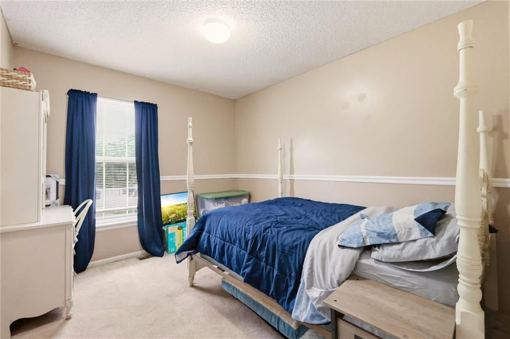Photo 17 of 36 - 5409 N Poe Avenue, Kansas City, MO 64119