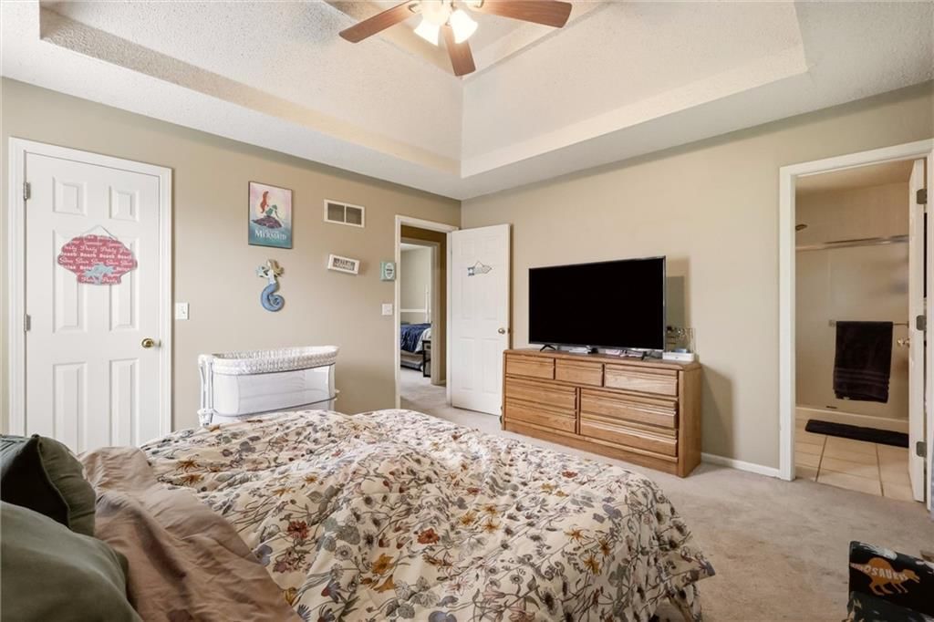 Photo 19 of 36 - 5409 N Poe Avenue, Kansas City, MO 64119