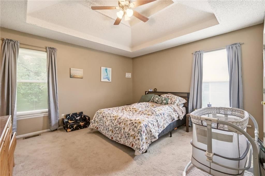 Photo 20 of 36 - 5409 N Poe Avenue, Kansas City, MO 64119