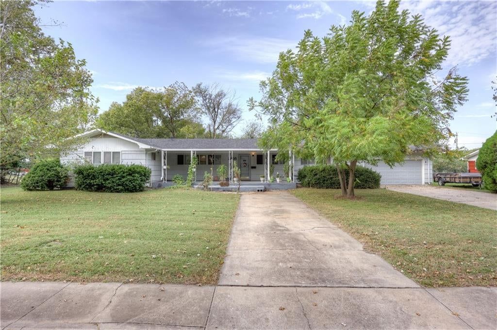 2205 Lincoln Avenue — photo 1