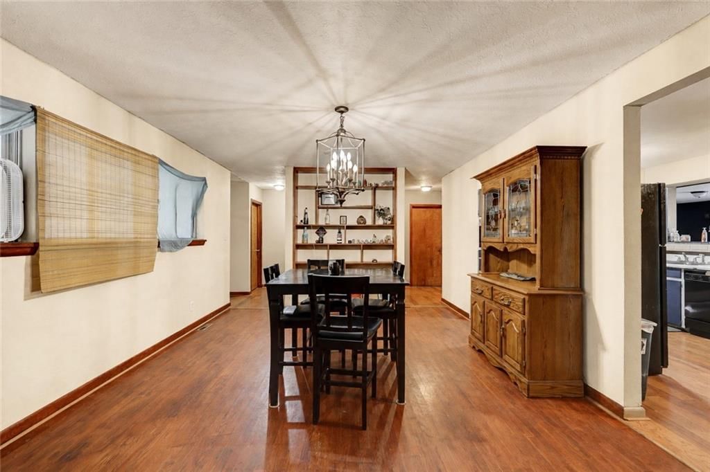 2205 Lincoln Avenue — photo 3