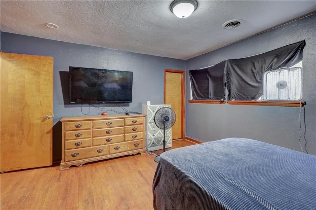 2205 Lincoln Avenue — photo 9