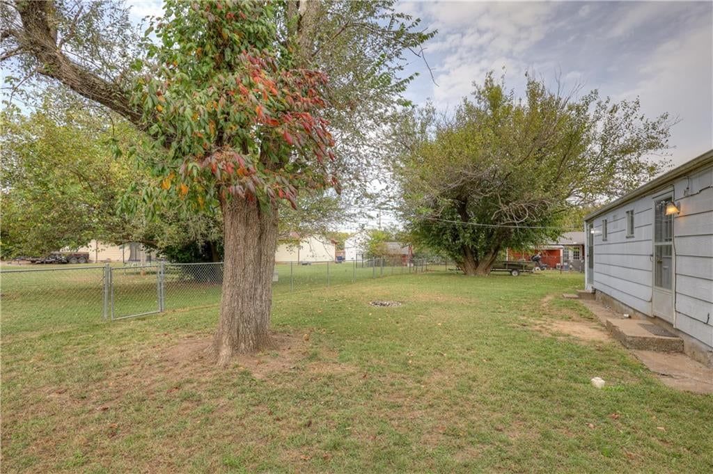 2205 Lincoln Avenue — photo 23