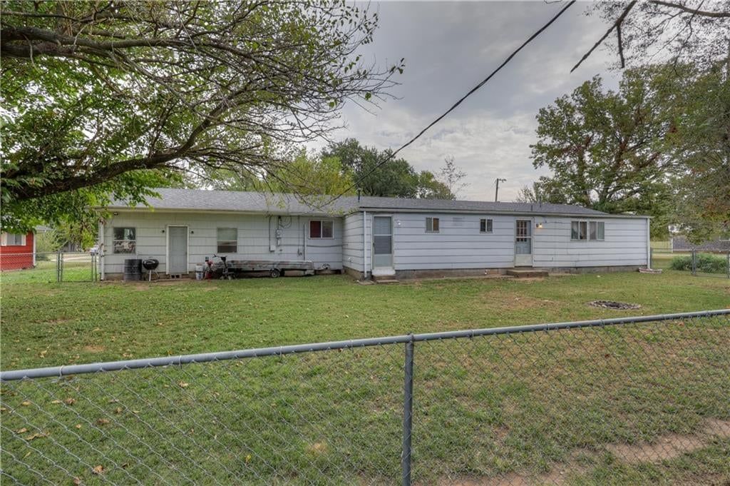 2205 Lincoln Avenue — photo 25