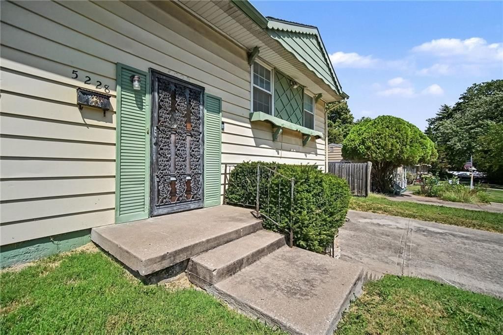 5228 Cypress Avenue — photo 3