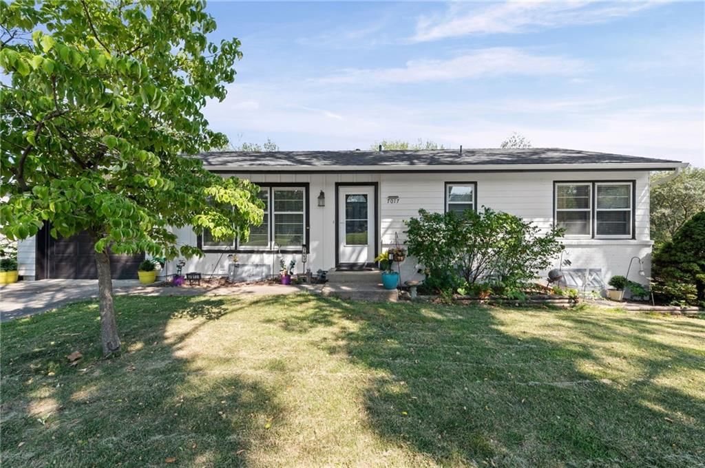 7017 N Montrose Avenue — photo 1