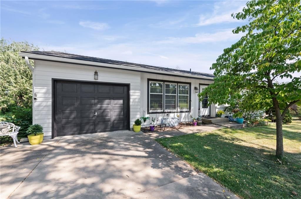 7017 N Montrose Avenue — photo 3