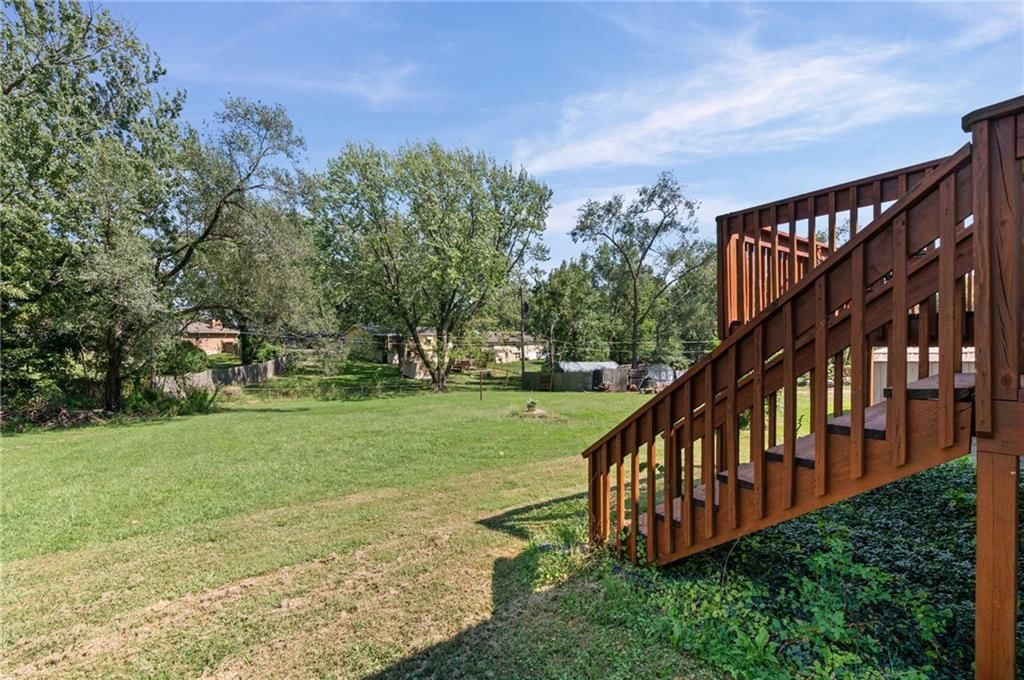 7017 N Montrose Avenue — photo 32