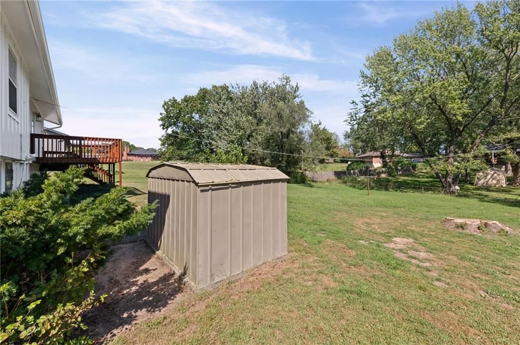 7017 N Montrose Avenue — photo 33