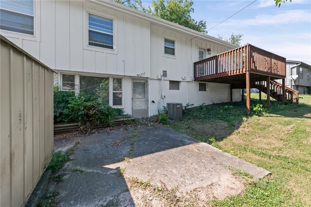 7017 N Montrose Avenue — photo 35