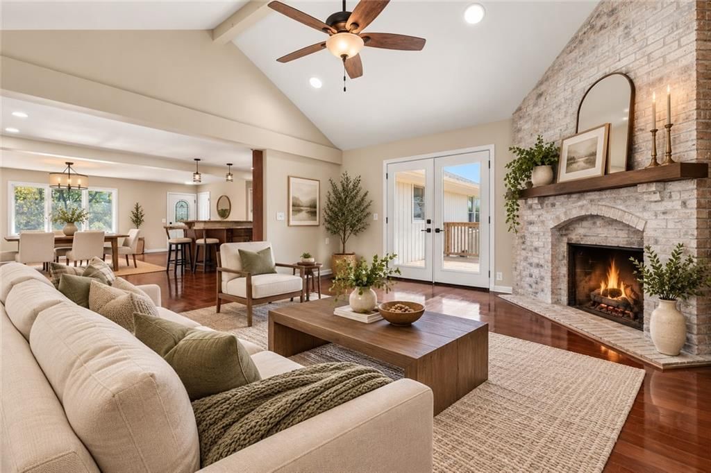 Photo 16 of 41 - 1010 Wesley Avenue, Raymore, MO 64083