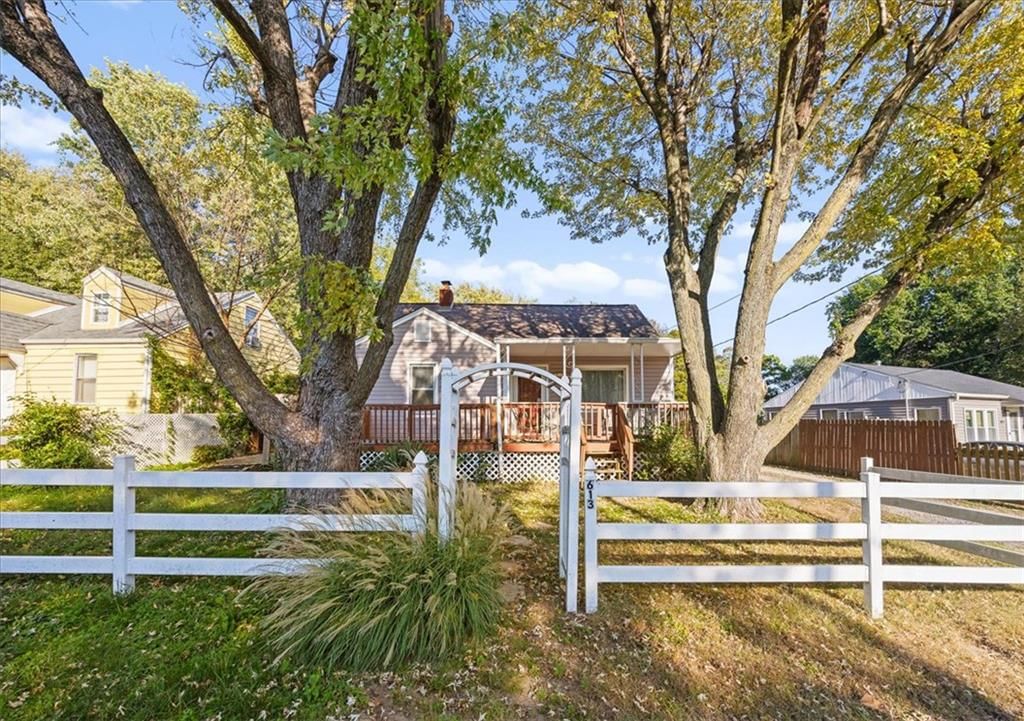 613 N Highland Drive, Independence, MO: listing photo 3