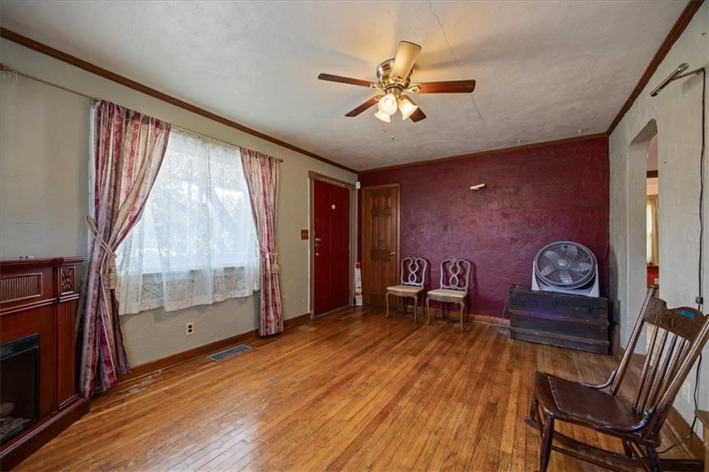 Photo 5 of 22, 613 N Highland Drive, Independence, MO 64050