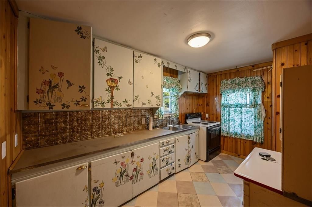 Photo 7 of 22, 613 N Highland Drive, Independence, MO 64050
