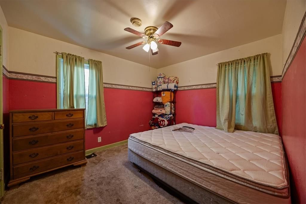 Photo 11 of 22 - 613 N Highland Drive, Independence, MO 64050